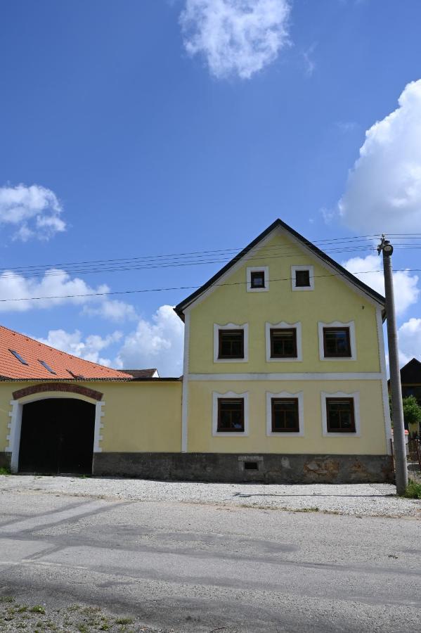 Penzion Mezi řádky Jindřichův Hradec Exterior foto