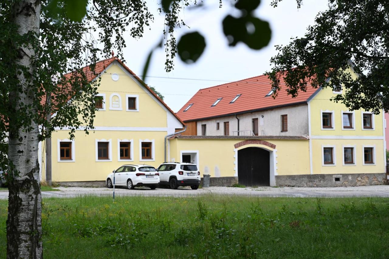Penzion Mezi řádky Jindřichův Hradec Exterior foto