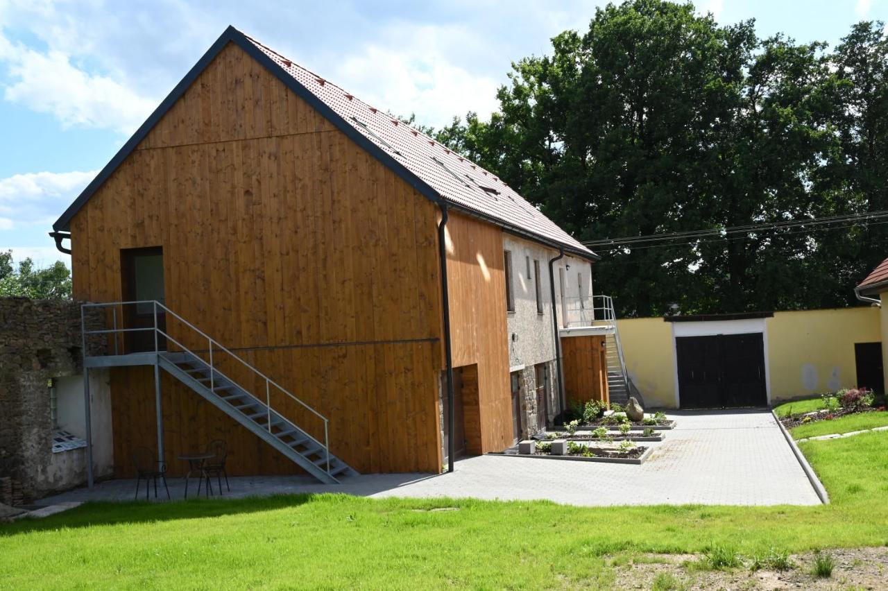 Penzion Mezi řádky Jindřichův Hradec Exterior foto