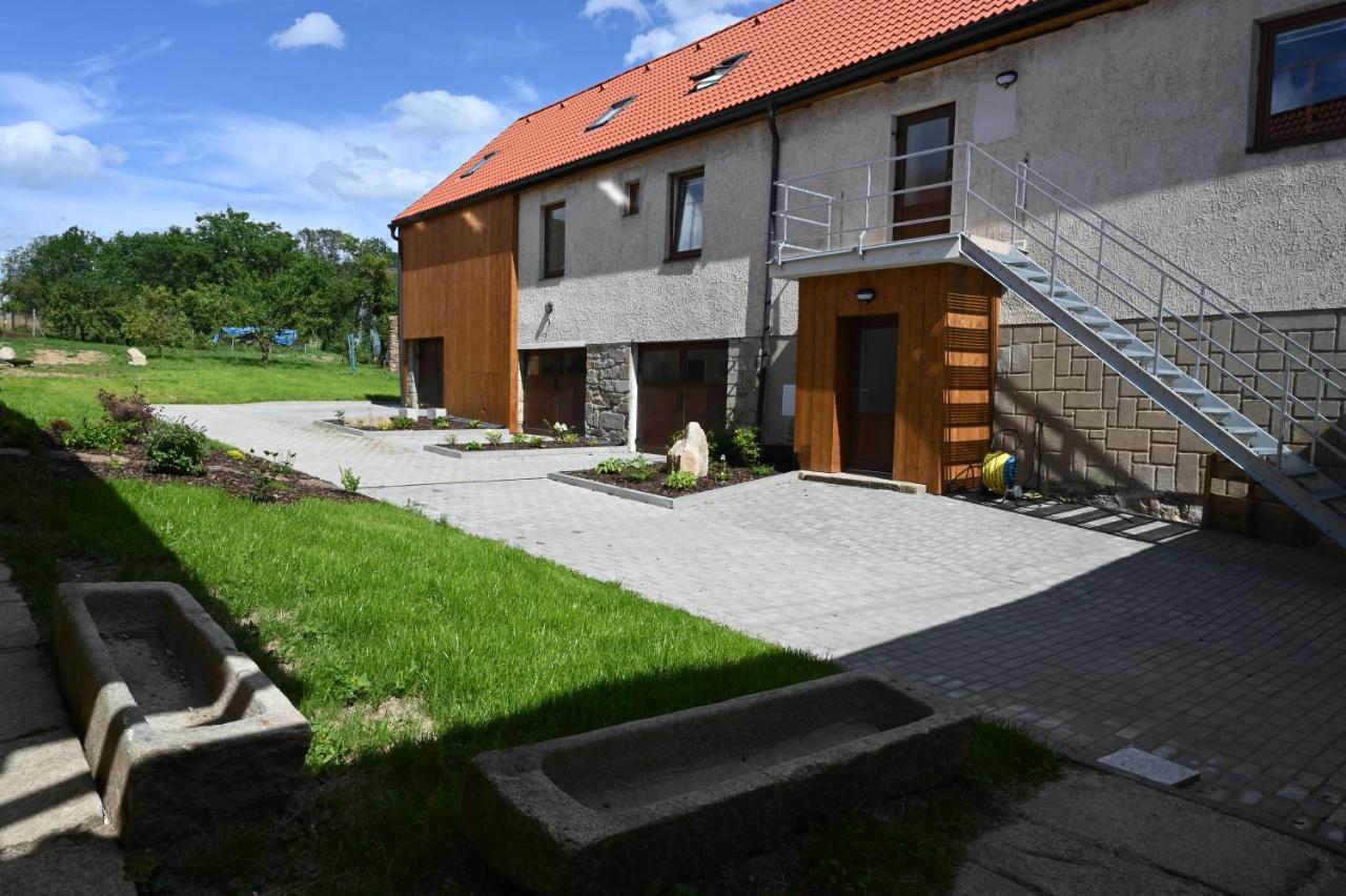 Penzion Mezi řádky Jindřichův Hradec Exterior foto